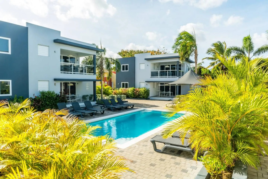 ?Luxurious Holiday-Home? Secured & Intimate Resort