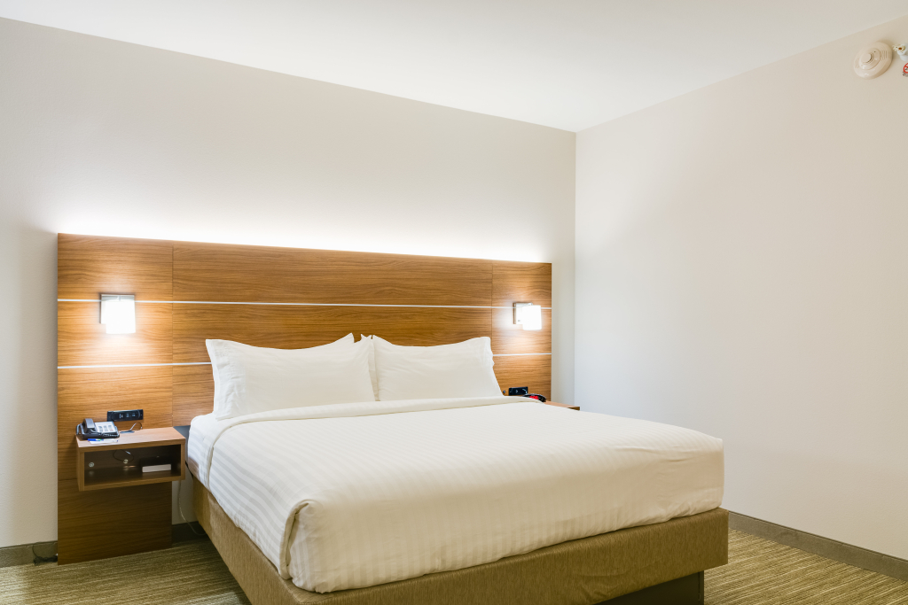 Holiday Inn Express & Suites Russellville by IHG