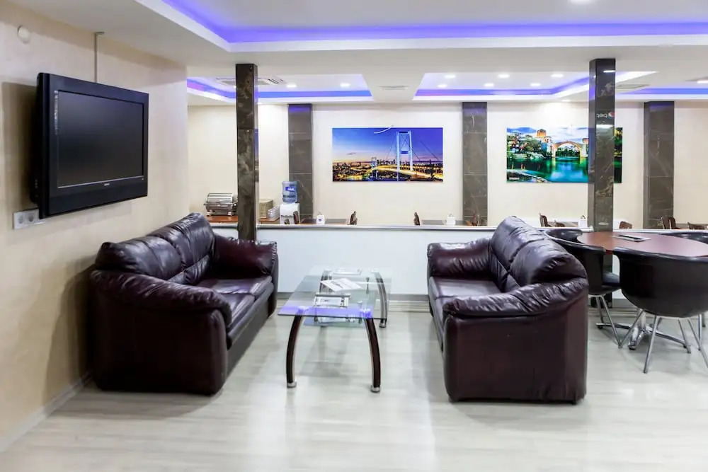 Lal Hotel