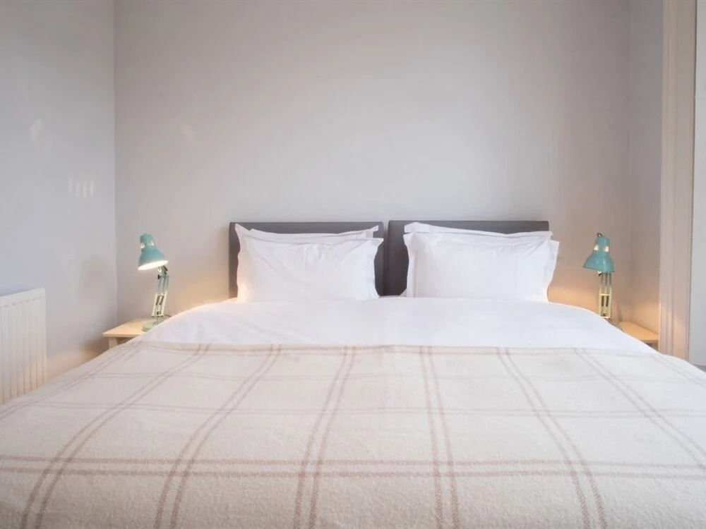 Elgin Crescent Apartment