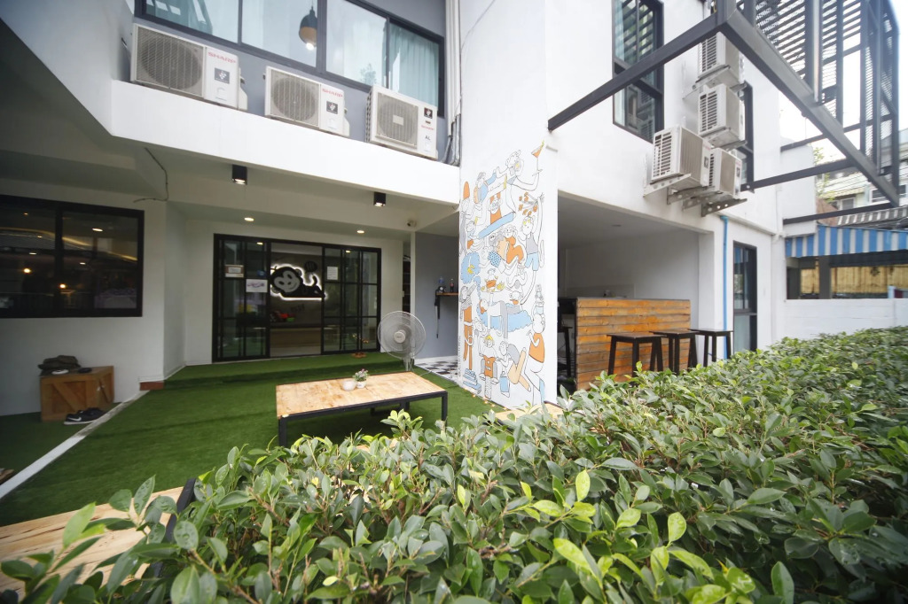MonkeyNap Hostel