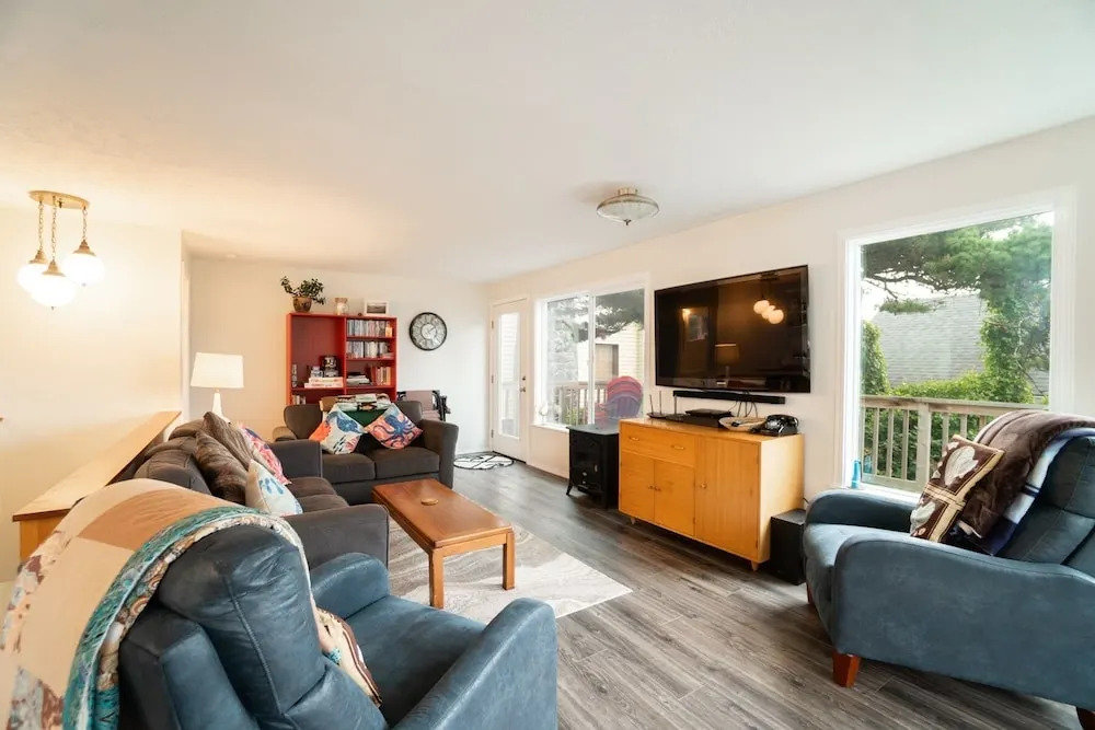The Lakeside Caboose 3 Bedroom Home