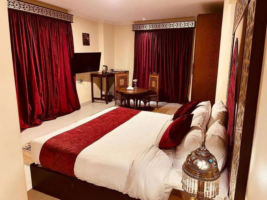 Eco green pyramids hotel