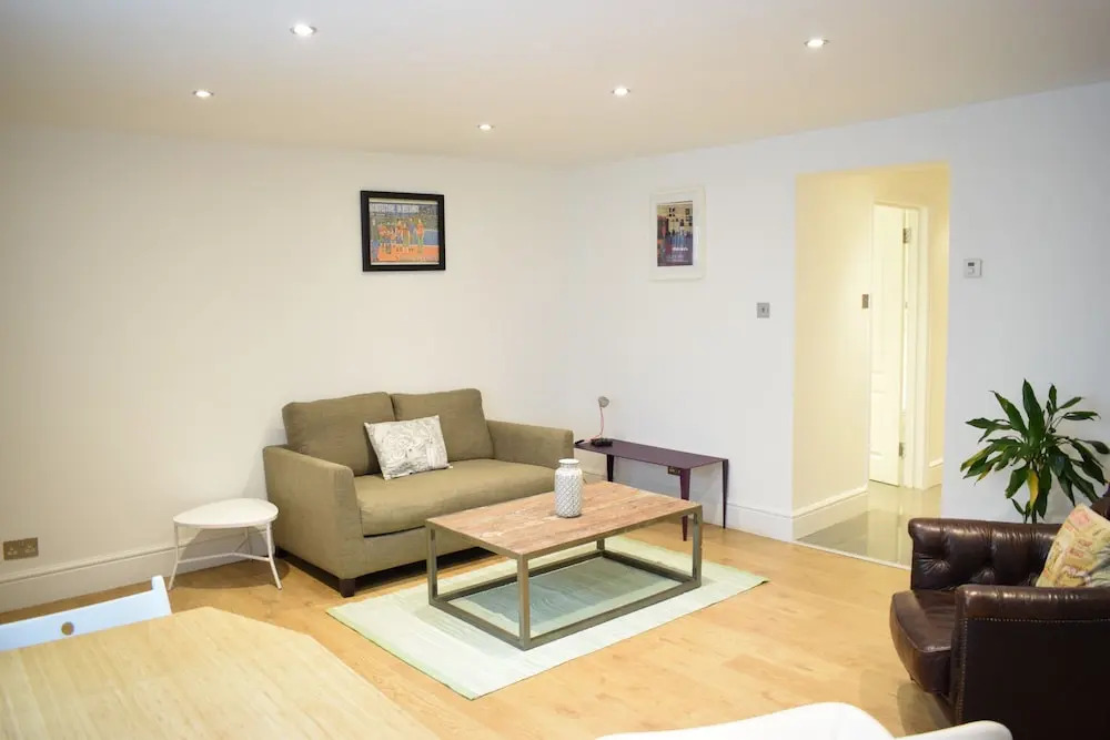 Stylish 2 Bedroom Apartment With Terrace