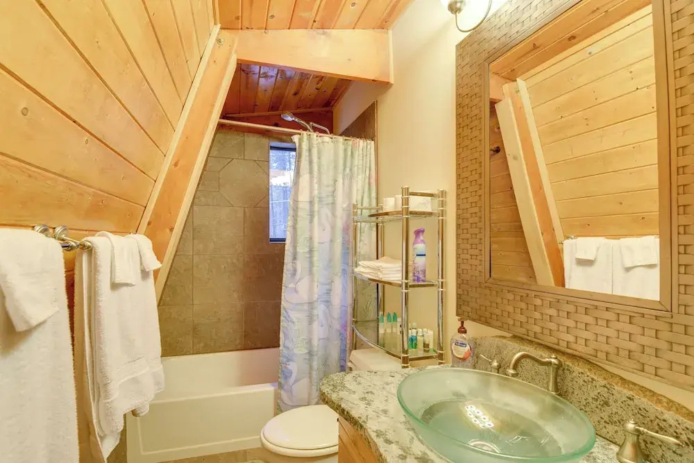 Near Hiking & Golfing: Munds Park Cabin w/ Deck!
