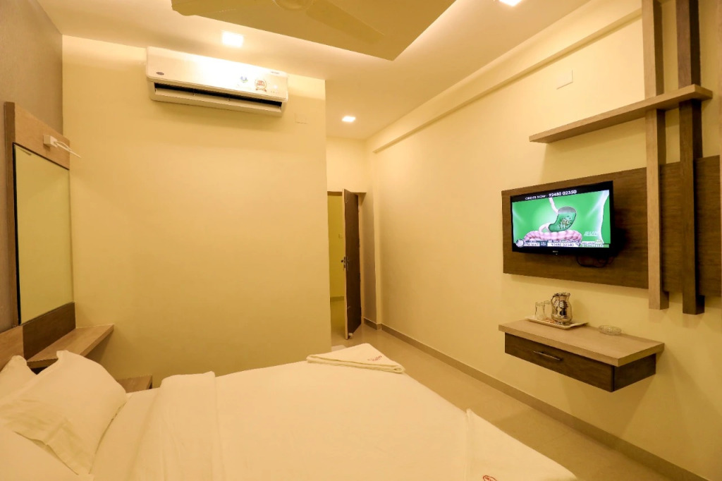 Jayam Hotel