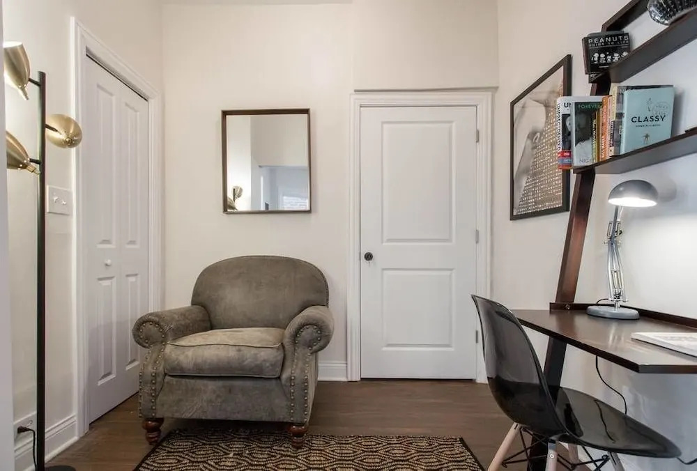 Chic Logan Pad - Modern Meets Retro