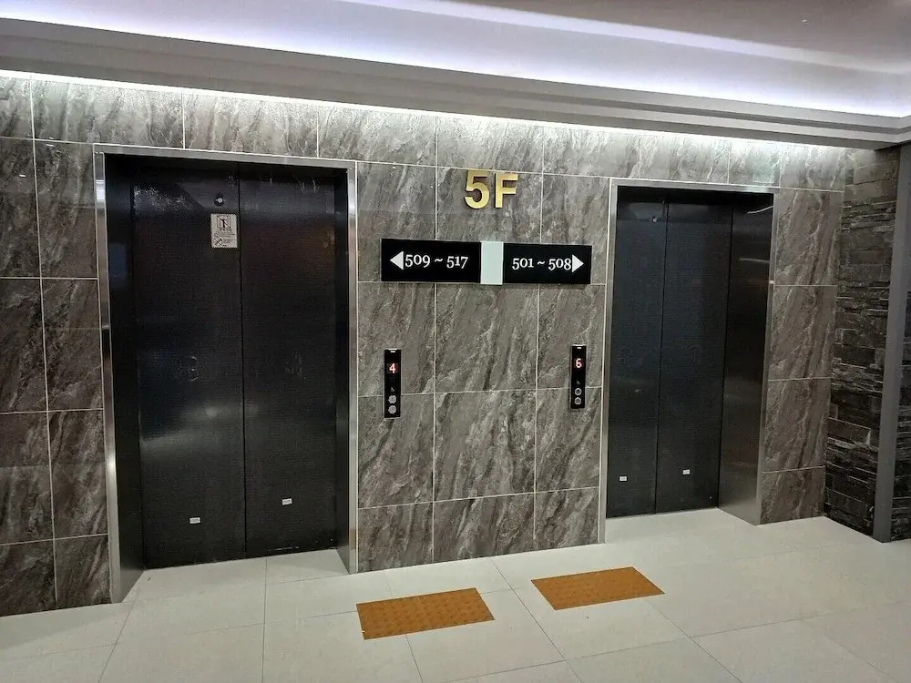 Hi& Hotel