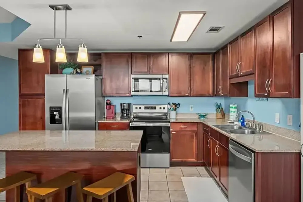 Laketown Wharf 402