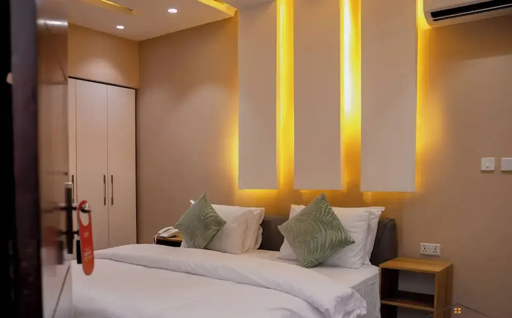 Momos Hotel
