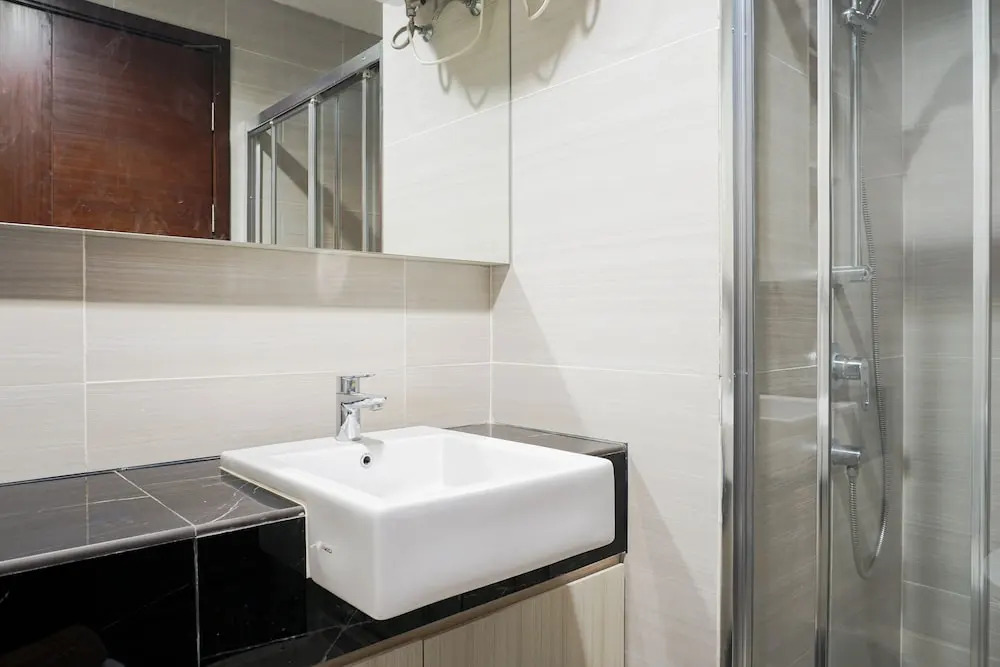 Relax and Comfy with Pool View @ Studio West Vista Apartment