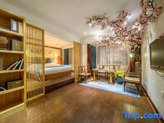 Holiday Inn (Fuyang Yingzhou District City Normal College)