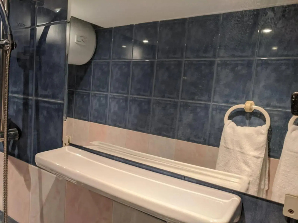 Midtown Place Apartment Loft таванска стая с баня DORIS 2