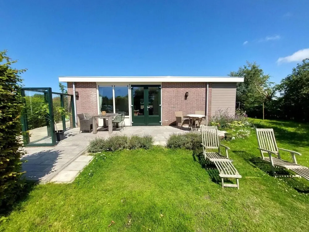 Modern Bungalow Close to Beach With Views
