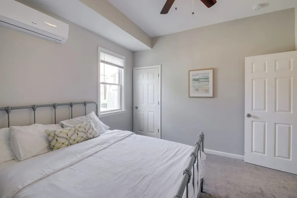 Indianapolis Home w/ Porch - Close to Mile Square!