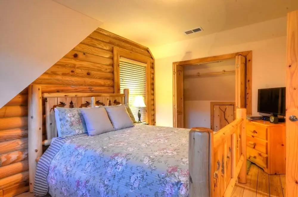 Nantahala Riverside 3 Bedroom Cabin by RedAwning