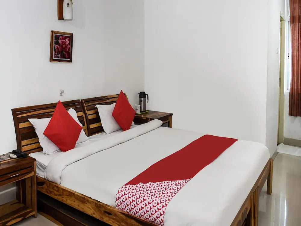 OYO 15995 Laavish Business Hotel