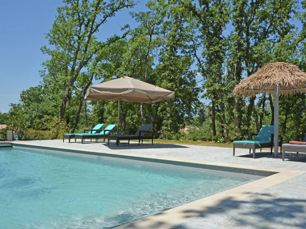 Modern air conditioned villa with pool on the Cote d 'Azur in beautiful surroundings