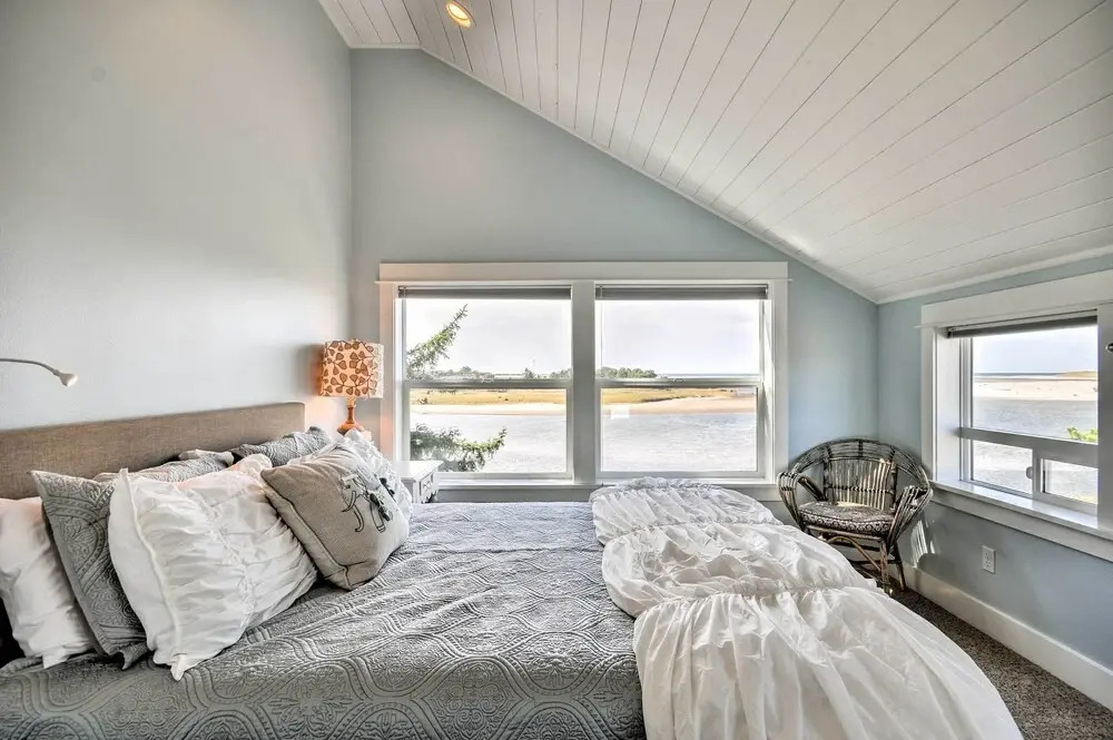 Waterfront Seaside Beach Home w/ Views & Hot Tub!