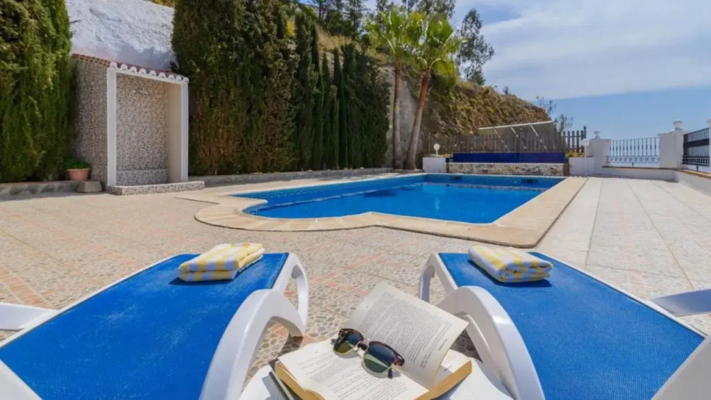 Villas Nerjazul - El Peñoncillo Beach