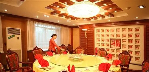 Pingliang Longdong Pearl Hotel (Gansu Medical College TiYu Park)