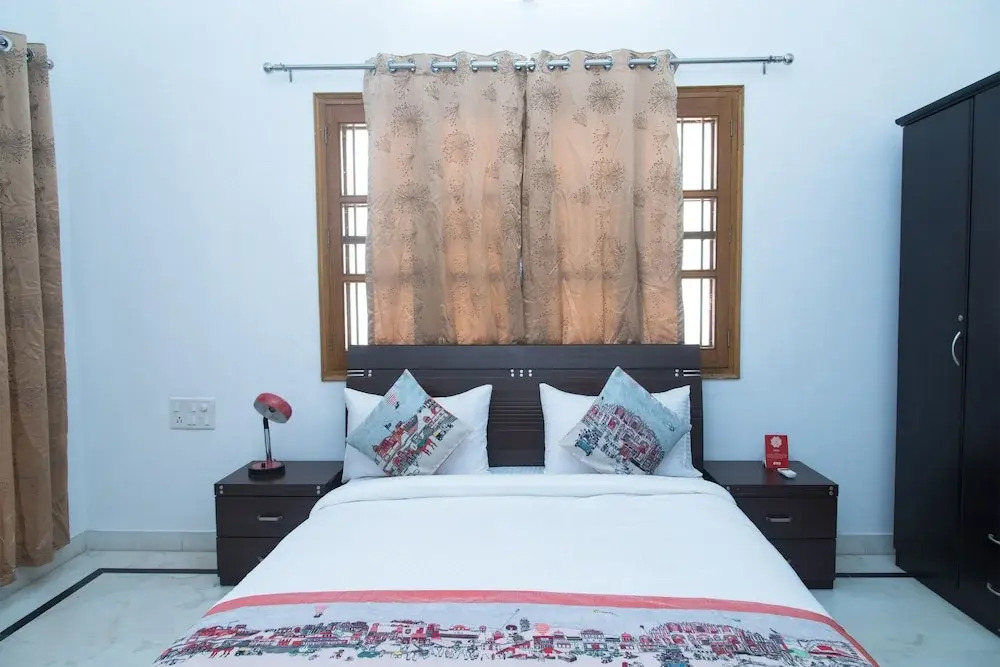 OYO 11064 Home Elegant 3BHK Villa Near Hiran Magri