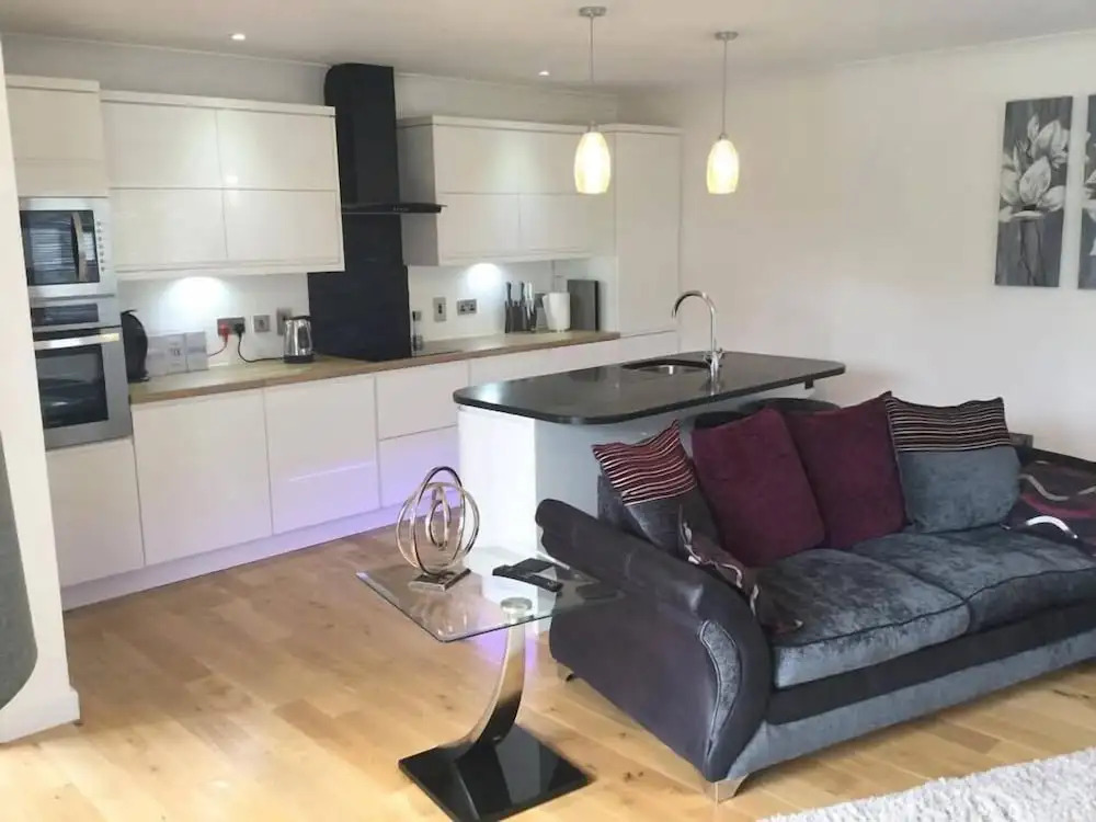 Langley Cottage with patio, spacious rooms - part of Langley Serviced Apartments several properties in Wick