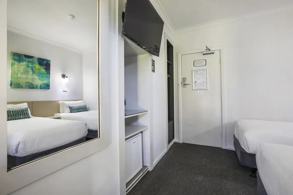 Skyways Hotel Airport West