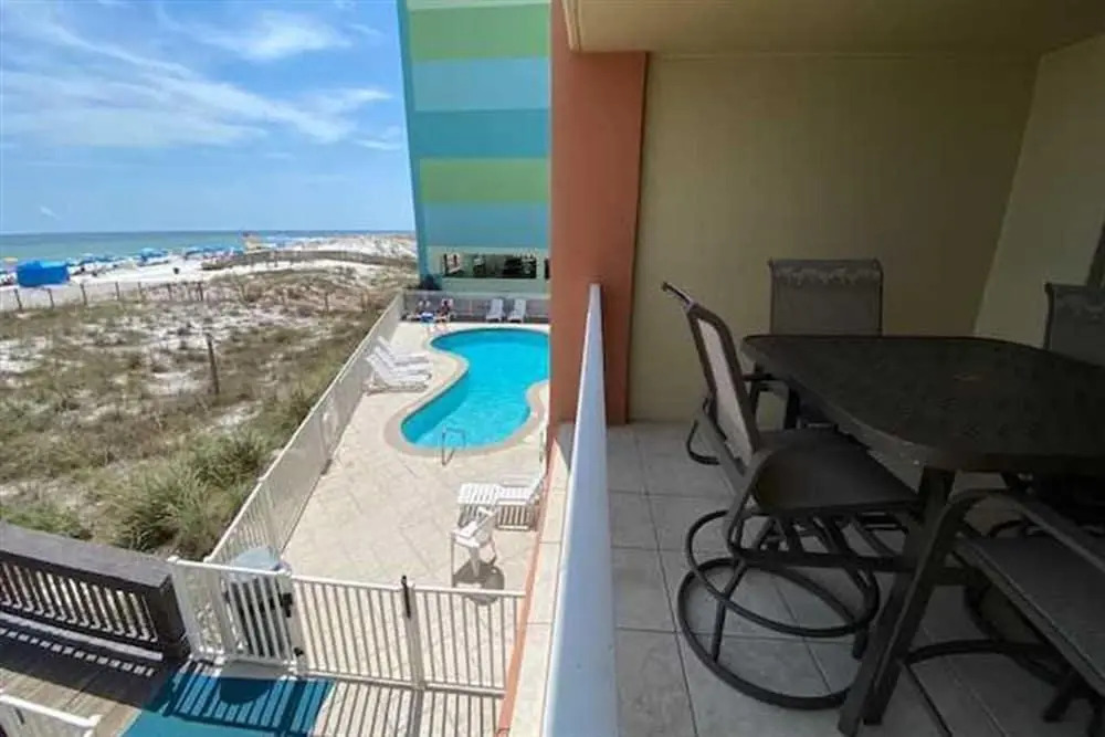 Harbour Place 511 3 Bedroom Condo by RedAwning