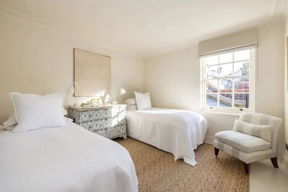 London Living 3 Bedroom Home in Chelsea