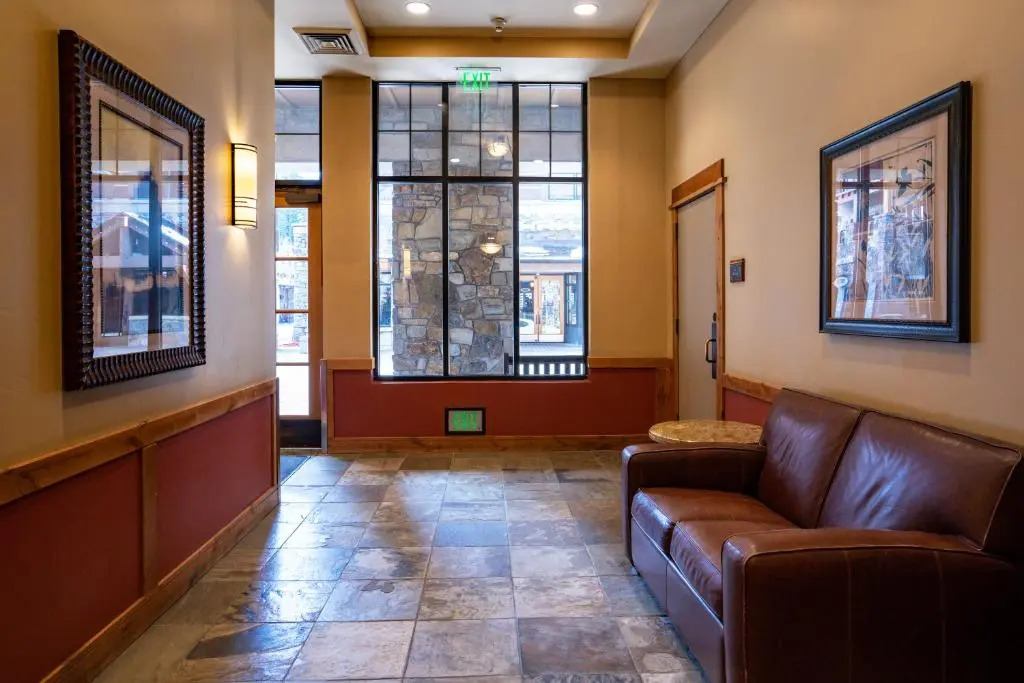 Luxury Top Floor Residence in the Village at Northstar - Catamount 403