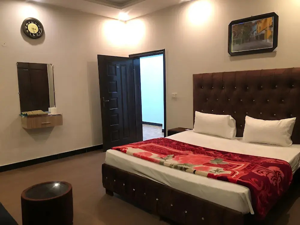 Defence-Mark-Hotel