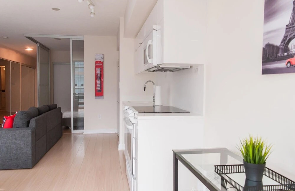 N2N Suites - Downtown Lake & City View offered by Short Term Stays