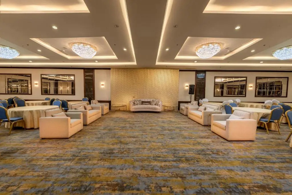 Sarwat Park Hotel