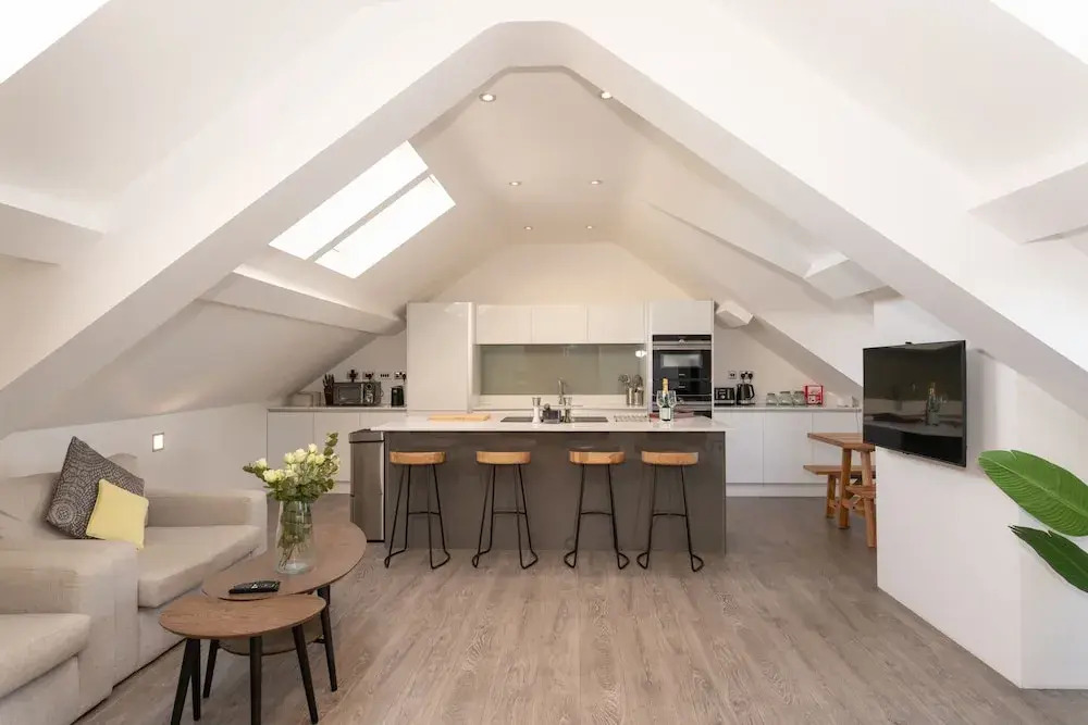 Larkrise, The Penthouse