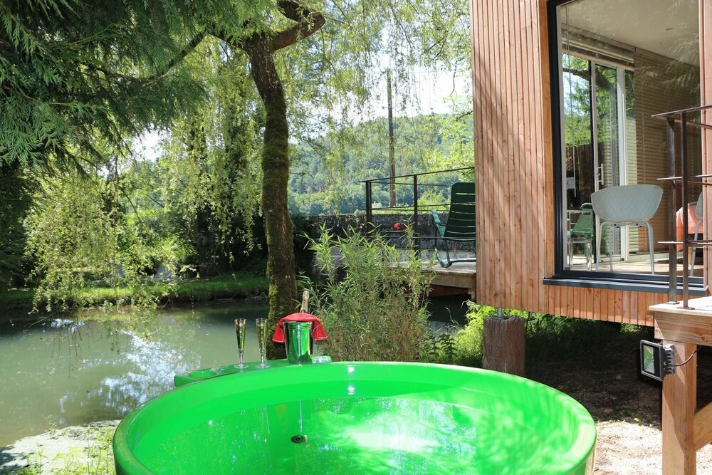 La Cabane du Pont de l'Ignon SPA hebergement atypique tout confort en Bourgogne