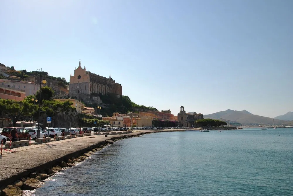 Belvedere Home With sea View on the Gulf of Gaeta