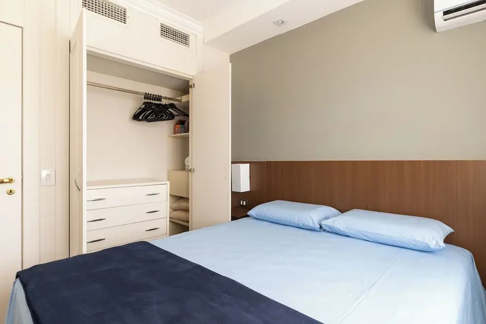 The World Hotel by Wecare Hosting