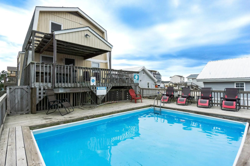 BeachyPeachyKeen by Oak Island Accommodations