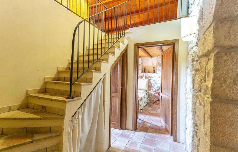 Awesome Home in Ragusa With 5 Bedrooms, Wifi and Private Swimming Pool