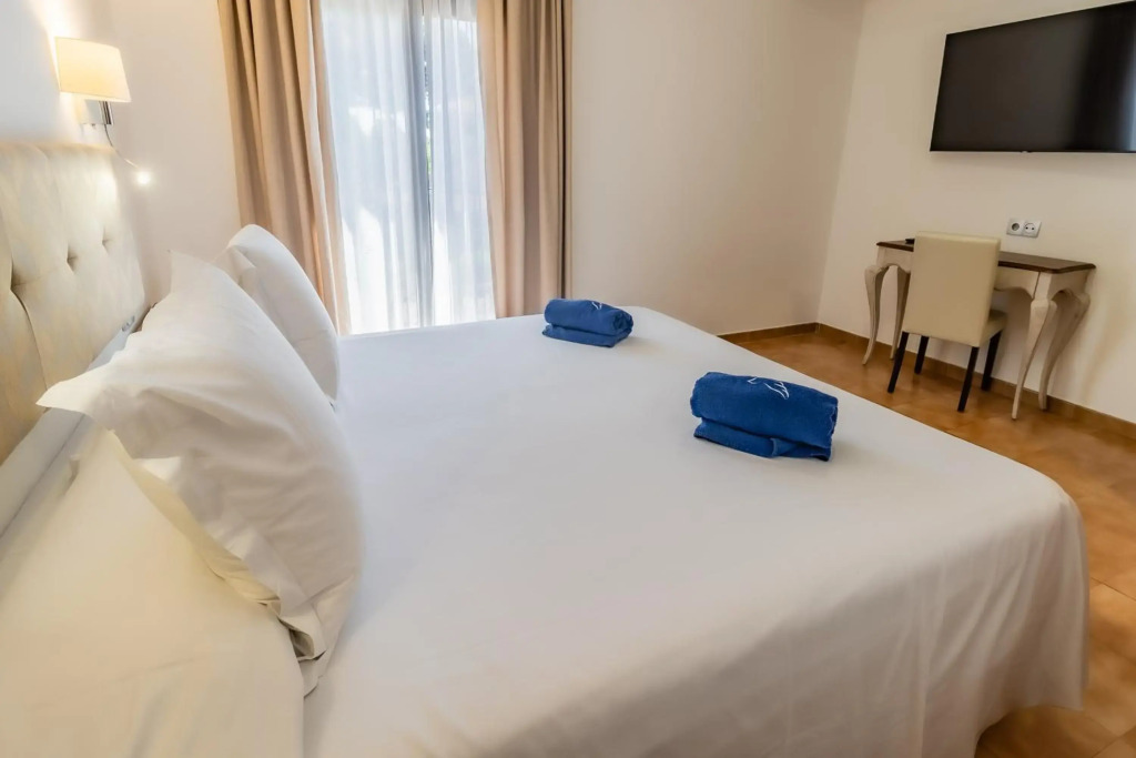 Paloma Blanca Boutique Hotel