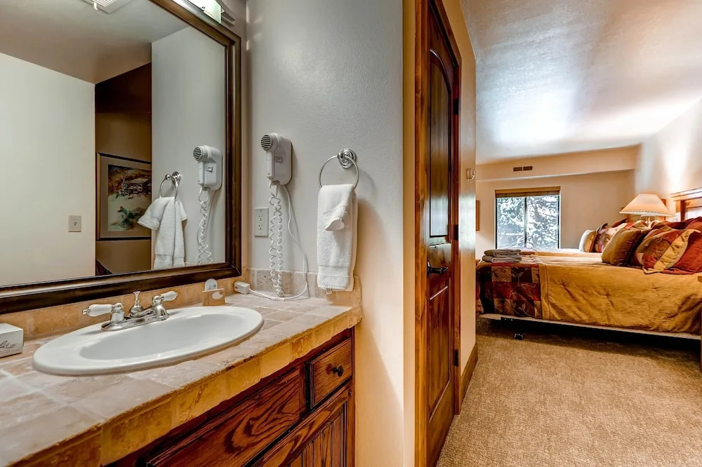 Park Station 233 2 Bedroom Condo by RedAwning