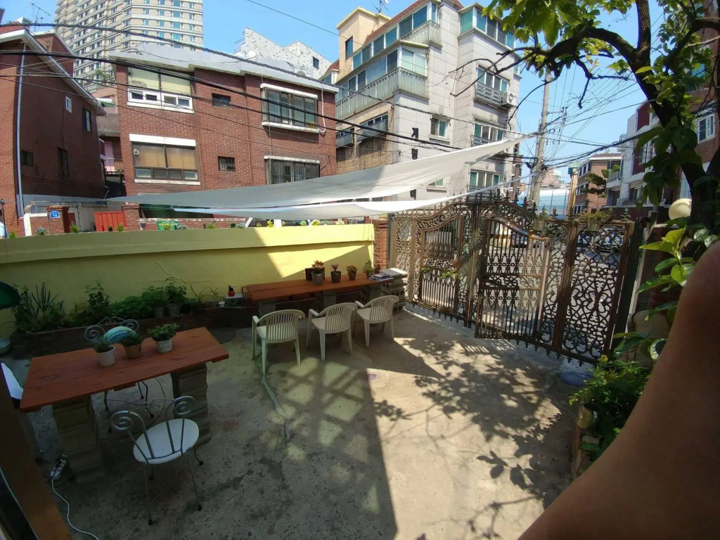 TnE House