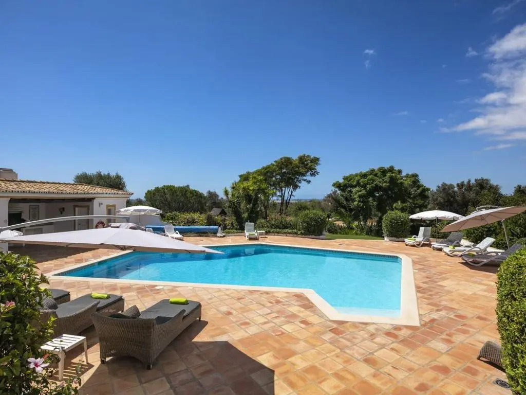 8 bedroom Villa close to Alvor with tennis court table tennis heated private pool air conditionin