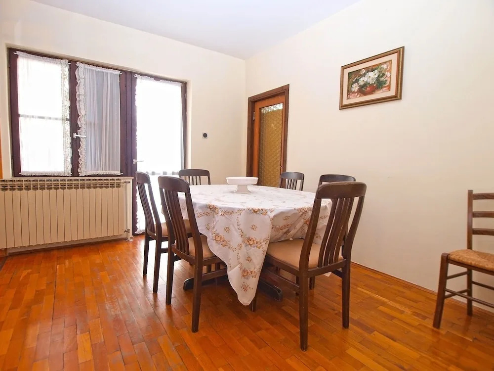 Apartment 1202
