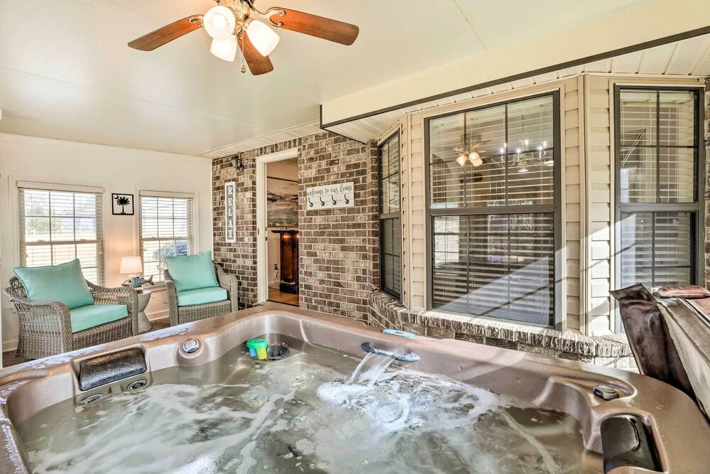 Lakeside Happiness: Home on Lake Moultrie!