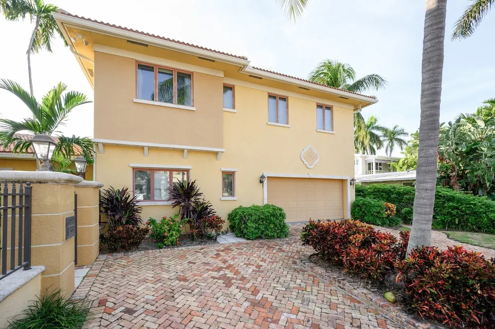 King Of Las Olas Waterway W/ Private Pool & Dock 5 Bedroom Home