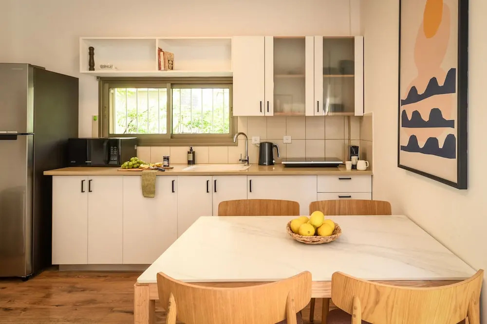 MAMAD - Pet-friendly 2BR Apt & Kitchen