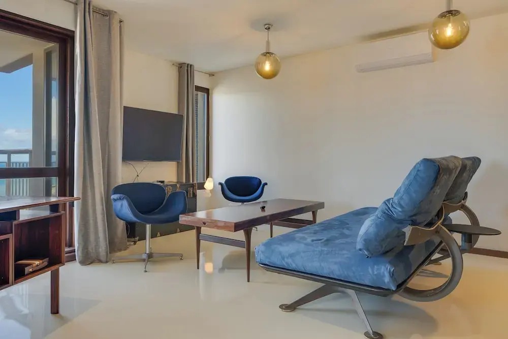 Carlos Apartment