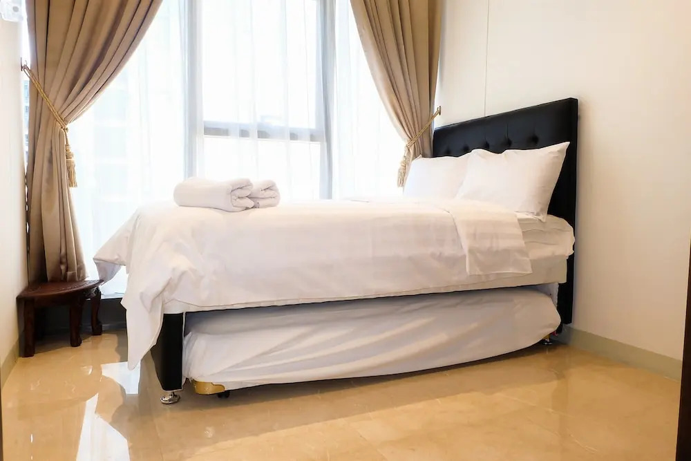 Comfy 2BR LAvenue Apartment By Travelio